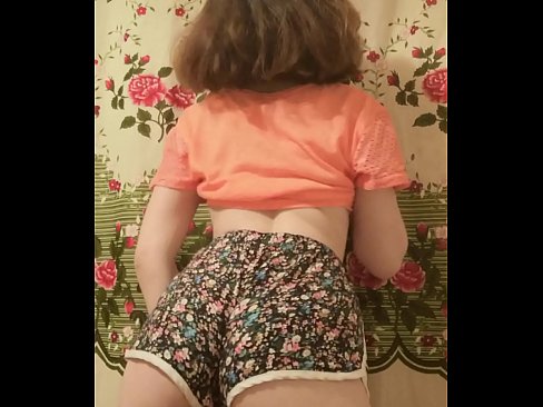❤️ Sexet ung babe laver en striptease ved at filme sine shorts på kamera ️❌ Porn video at da.porngifer.ru ❌️