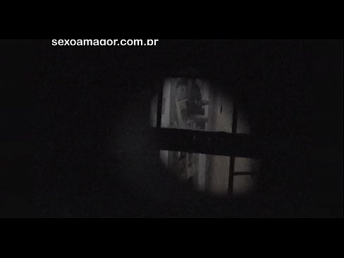 ❤️ Blondie bliver hemmeligt videooptaget af en voyeur fra nabolaget gemt bag hule mursten ️❌ Porn video at da.porngifer.ru ❌️